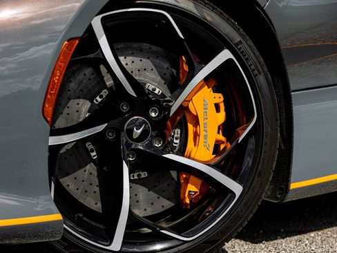 Used 2021 McLaren Elva RWD image 16