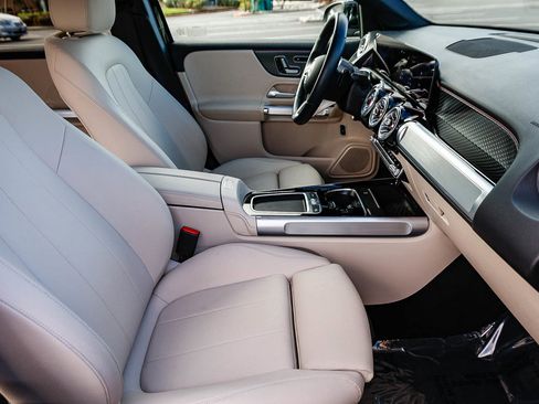 Certified 2025 Mercedes-Benz GLB 250 image 17