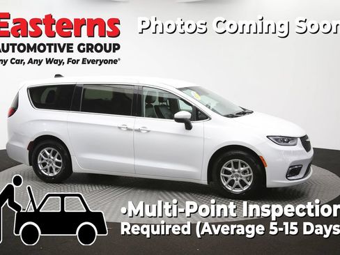 Used 2023 Chrysler Pacifica Touring-L FWD image 48