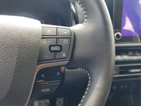 Used 2025 Toyota Camry SE image 18