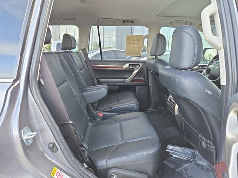 Used 2019 Lexus GX 460 image 14