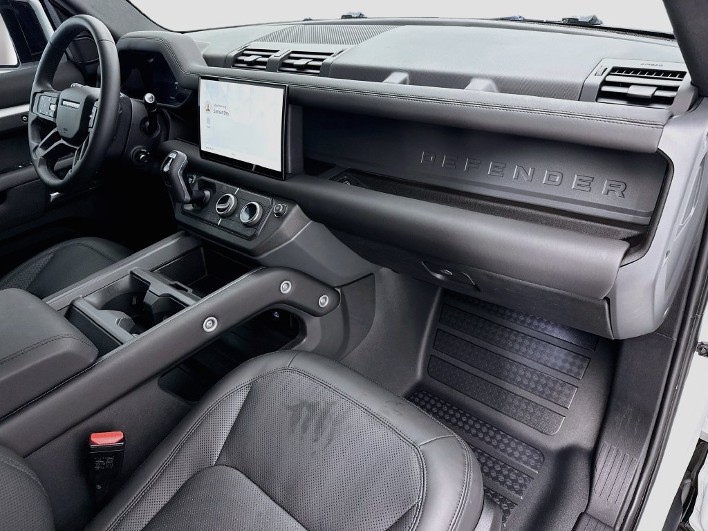 Used 2025 Land Rover Defender 110 X-Dynamic SE AWD/4WD image 16