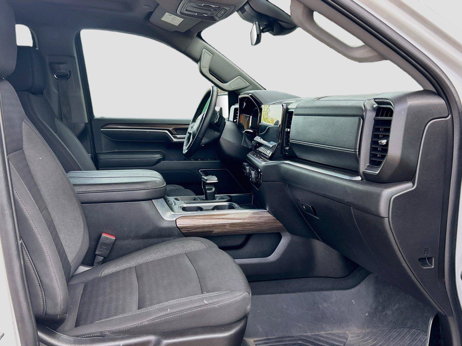 Used 2025 Chevrolet Silverado 1500 LT AWD/4WD image 14