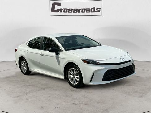 Used 2025 Toyota Camry LE FWD image 7