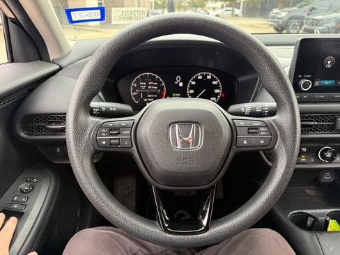 Used 2023 Honda HR-V LX image 12