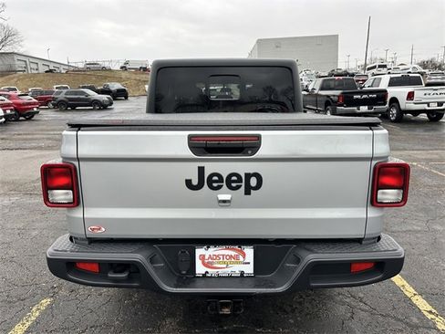 Used 2023 Jeep Gladiator Sport image 7
