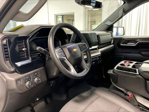 Used 2024 Chevrolet Silverado 1500 LT AWD/4WD image 8