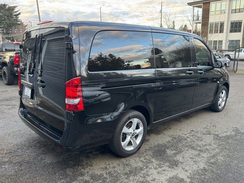Used 2018 Mercedes-Benz Metris Passenger image 8
