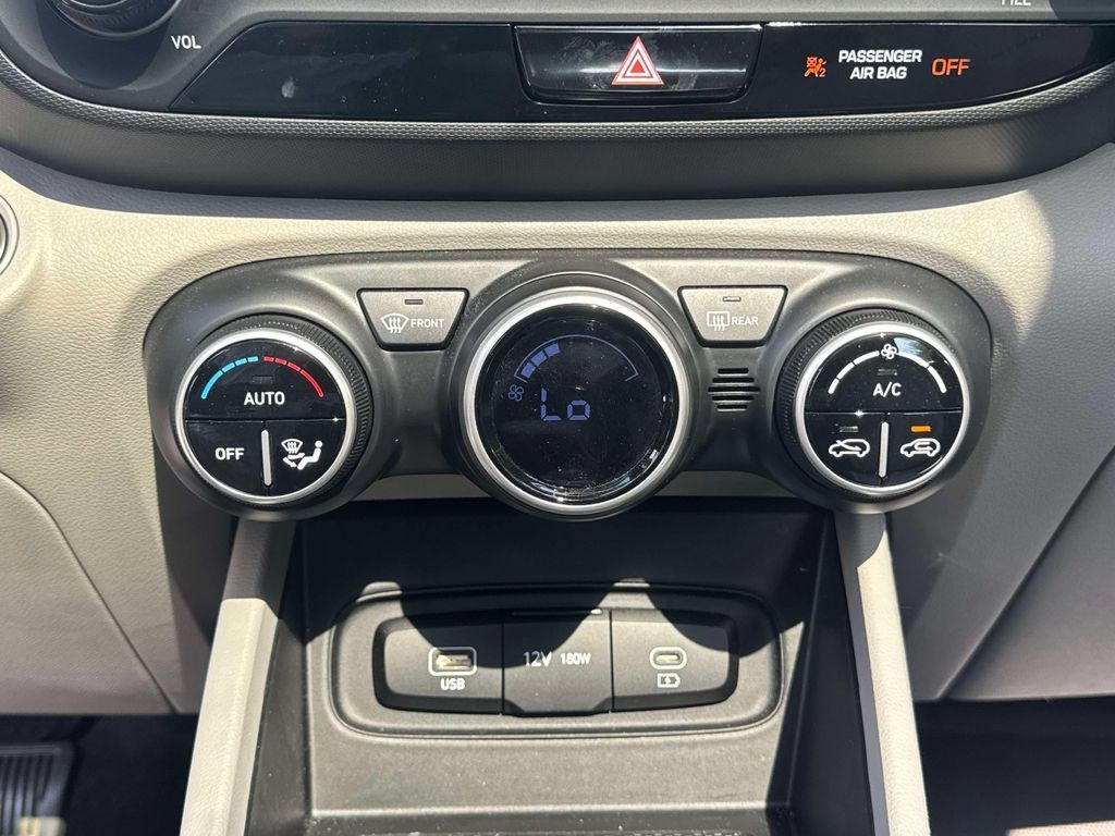 Used 2024 Hyundai Venue SEL FWD image 28