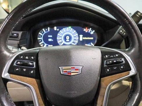 Used 2020 Cadillac Escalade Premium Luxury image 14