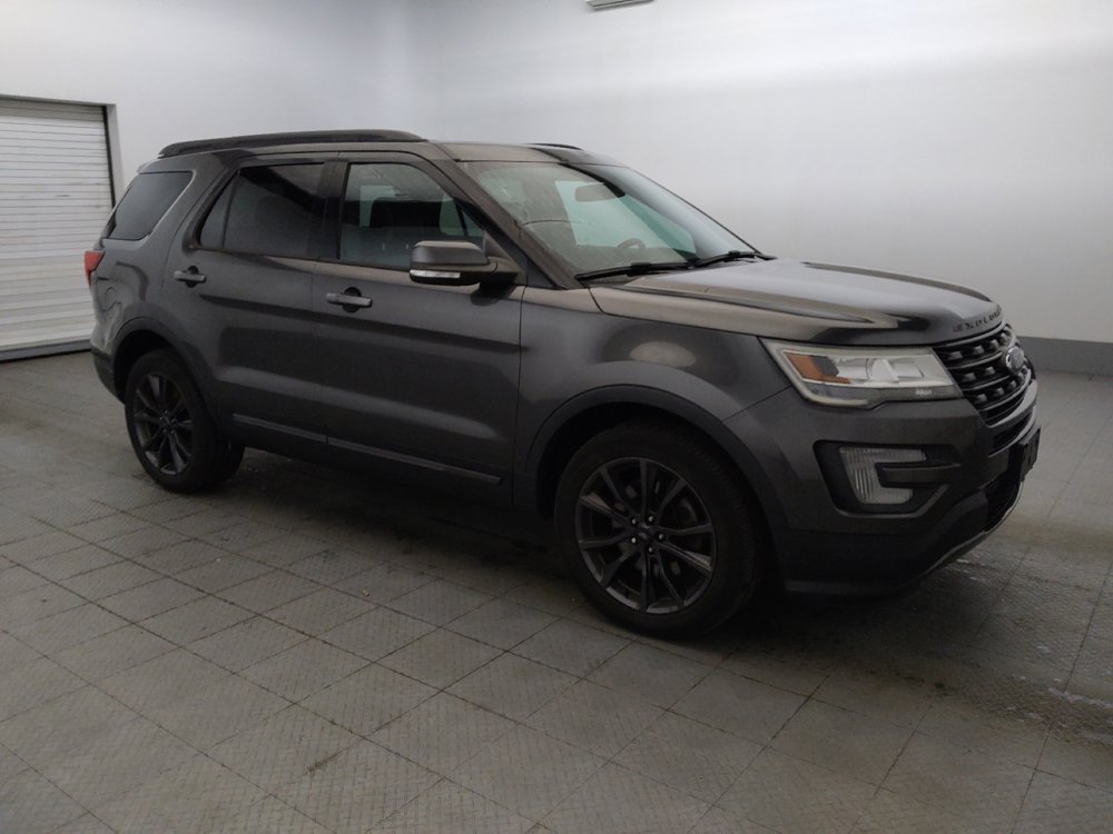 Used 2017 Ford Explorer XLT w/ Equipment Group 202A AWD/4WD image 11