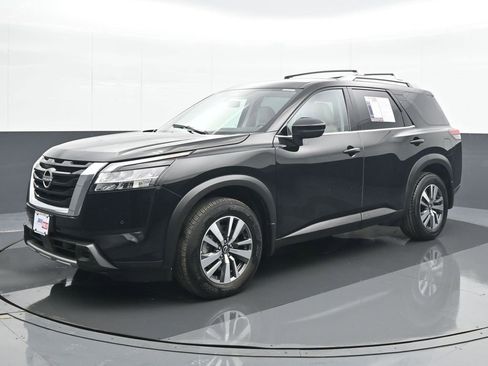 Used 2024 Nissan Pathfinder SL image 2