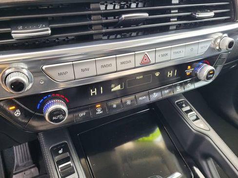 Used 2022 Kia Telluride EX w/ EX Premium Package image 16