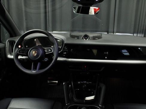 Certified 2025 Porsche Cayenne AWD/4WD image 10