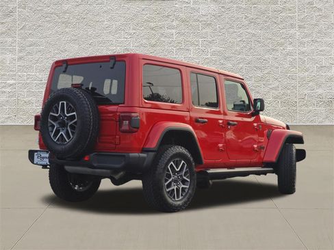Used 2025 Jeep Wrangler Unlimited Sahara w/ Technology Group AWD/4WD image 7
