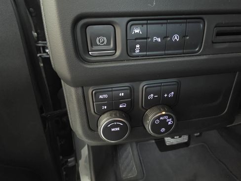 Certified 2023 Chevrolet Suburban LT image 18