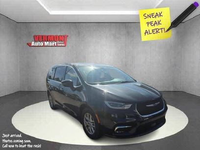 Used 2023 Chrysler Pacifica Touring-L