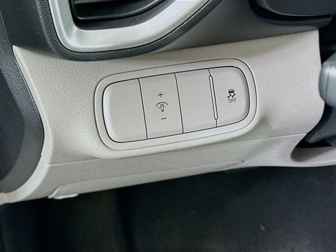 Used 2025 Hyundai Venue SEL FWD image 17