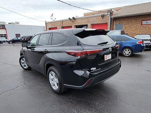 Certified 2024 Toyota Highlander LE FWD image 5