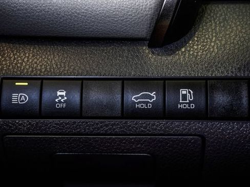 Used 2020 Toyota Camry SE FWD image 23