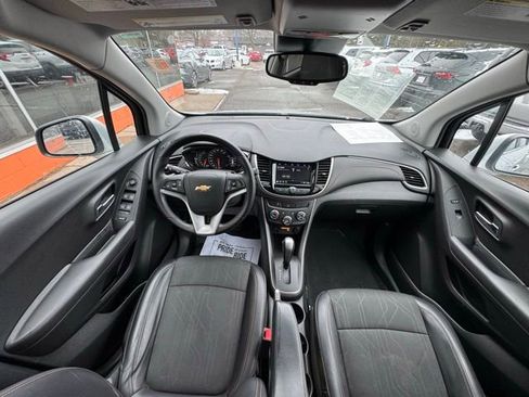 Used 2018 Chevrolet Trax LT w/ LT Convenience Package FWD image 16