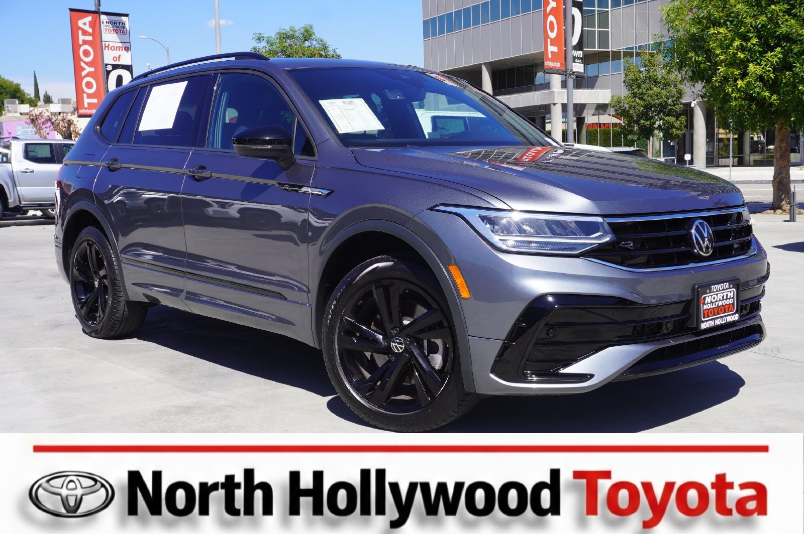 Used 2023 Volkswagen Tiguan SE R-Line AWD/4WD image 1