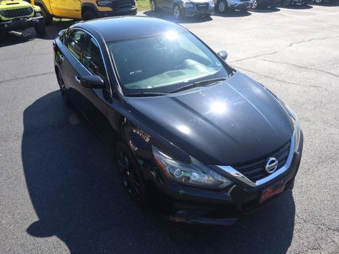 Used 2017 Nissan Altima 2.5 SR w/ Midnight Edition Package FWD image 12