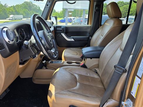 Used 2015 Jeep Wrangler Unlimited Sahara w/ Max Tow Package AWD/4WD image 3