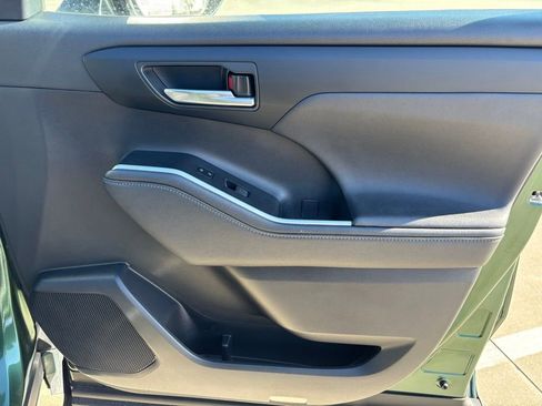 Used 2024 Toyota Highlander XLE image 15