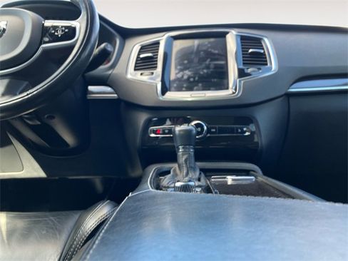 Used 2018 Volvo XC90 T5 Momentum w/ Convenience Package image 11
