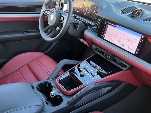 Certified 2025 Porsche Cayenne Coupe image 14