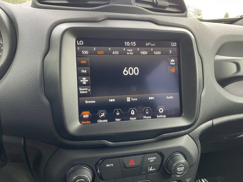 Used 2023 Jeep Renegade Latitude AWD/4WD image 20