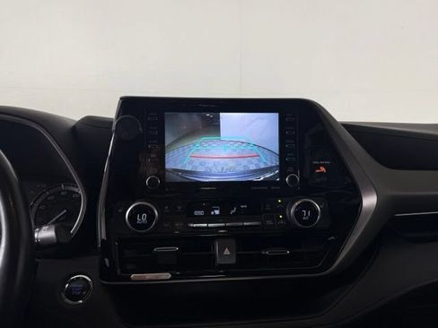 Used 2022 Toyota Highlander XLE AWD/4WD image 22