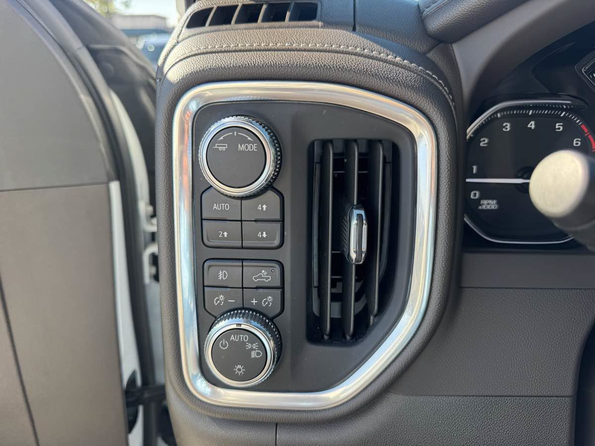 Used 2022 GMC Sierra 2500 SLE w/ SLE Value Package; AWD/4WD image 17
