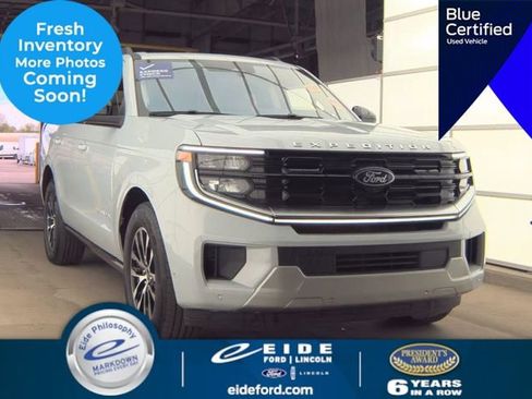 Certified 2025 Ford Expedition Platinum AWD/4WD image 1
