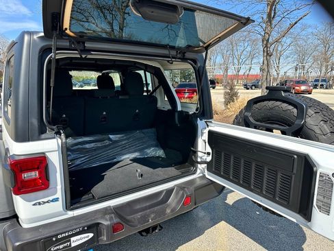 Used 2025 Jeep Wrangler Unlimited Rubicon 4xe w/ Convenience Group image 12