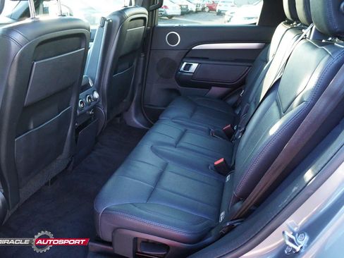 Used 2020 Land Rover Discovery Landmark image 23