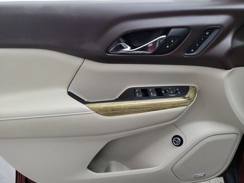 Certified 2018 GMC Acadia Denali w/ Technology Package image 19