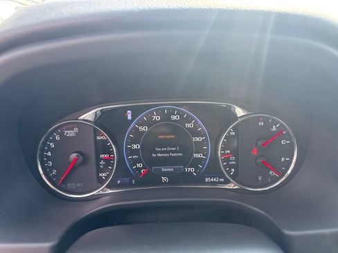 Used 2021 GMC Acadia SLT w/ Technology Package AWD/4WD image 2