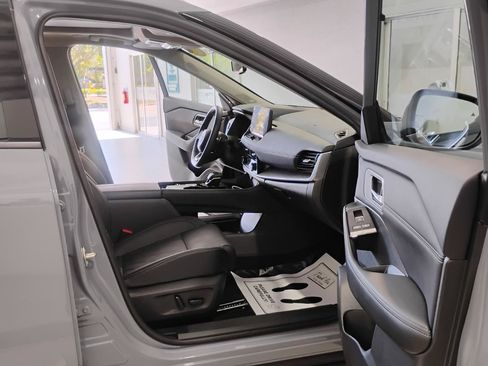 Used 2024 Nissan Rogue Platinum w/ Platinum Premium Package FWD image 56