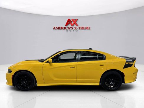 Used 2017 Dodge Charger R/T RWD image 3