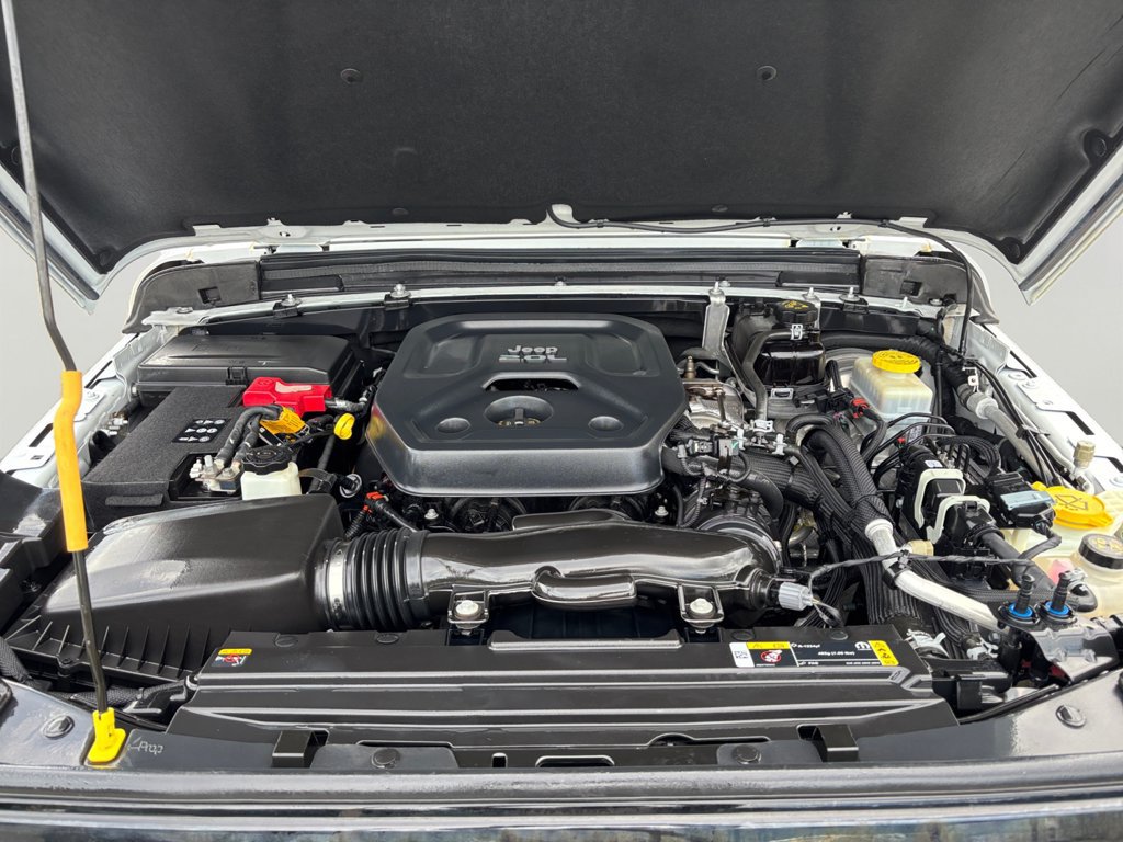 Used 2022 Jeep Wrangler Sport AWD/4WD image 9
