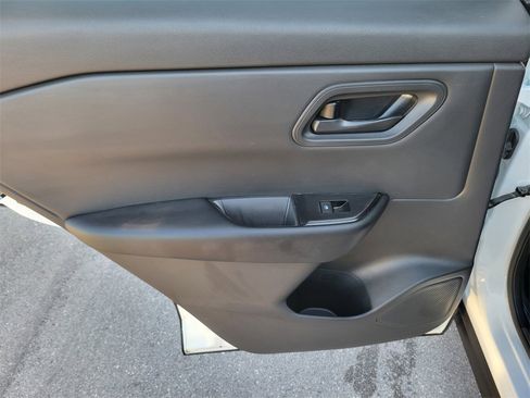 Certified 2025 Nissan Rogue S image 11