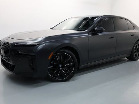 Used 2025 BMW 760i xDrive w/ Executive Package image 57