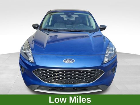 Used 2022 Ford Escape SE image 2
