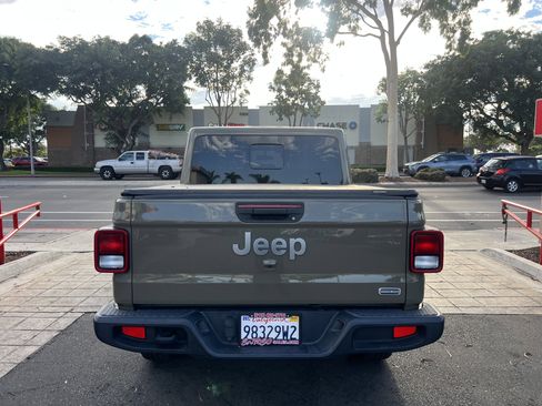 Used 2020 Jeep Gladiator Overland image 8