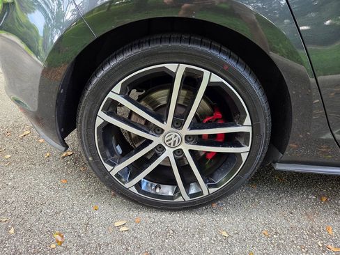 Used 2017 Volkswagen GTI SE FWD image 19