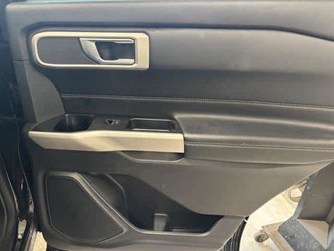 Used 2022 Ford Explorer XLT w/ Equipment Group 202A image 30