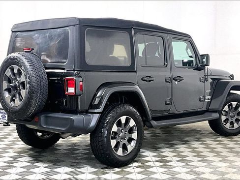 Used 2018 Jeep Wrangler Unlimited Sahara image 12