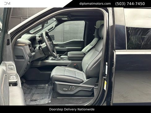 Used 2025 Ford F150 Lightning Lariat image 13